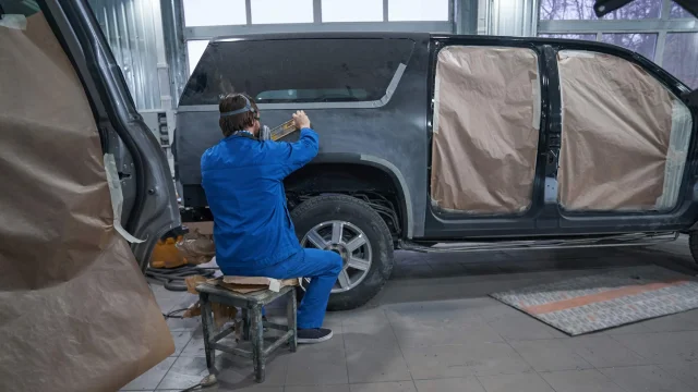 Facharbeit in der Carrosserie-Werkstatt