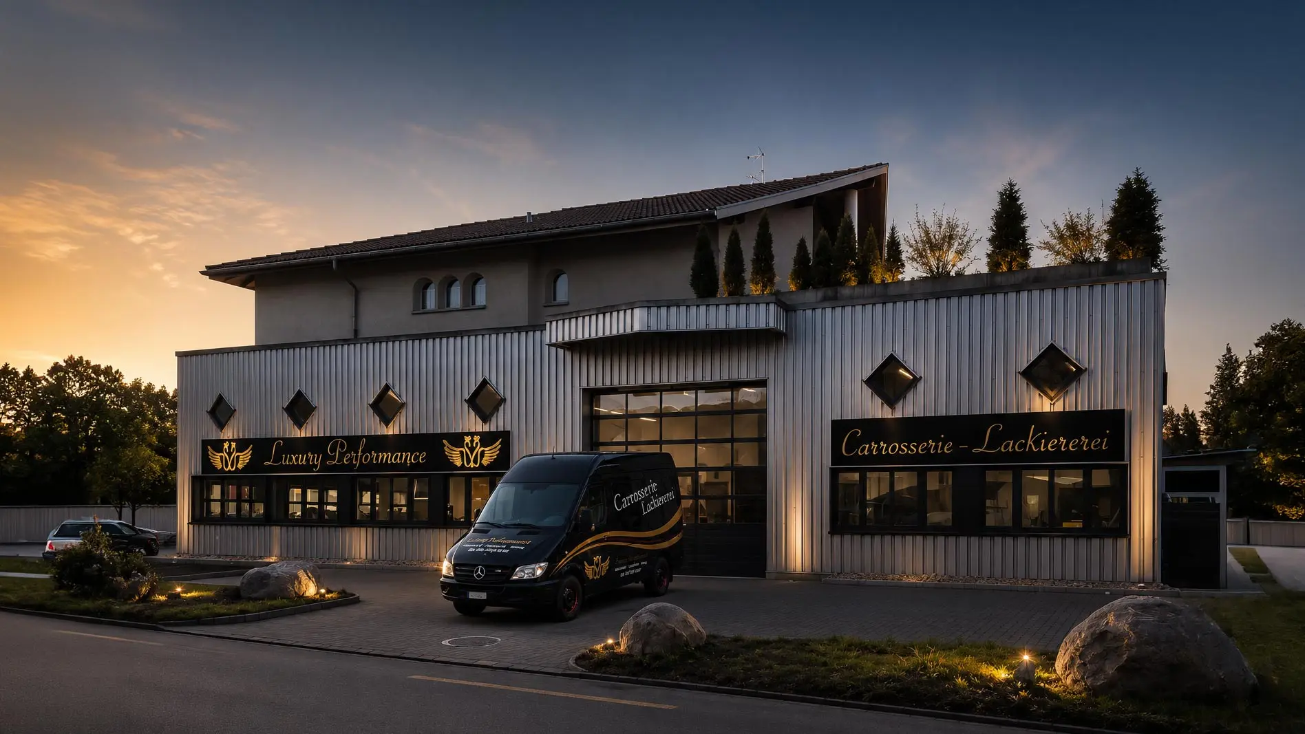 Beschriftetes Firmenfahrzeug von Luxury Performance
